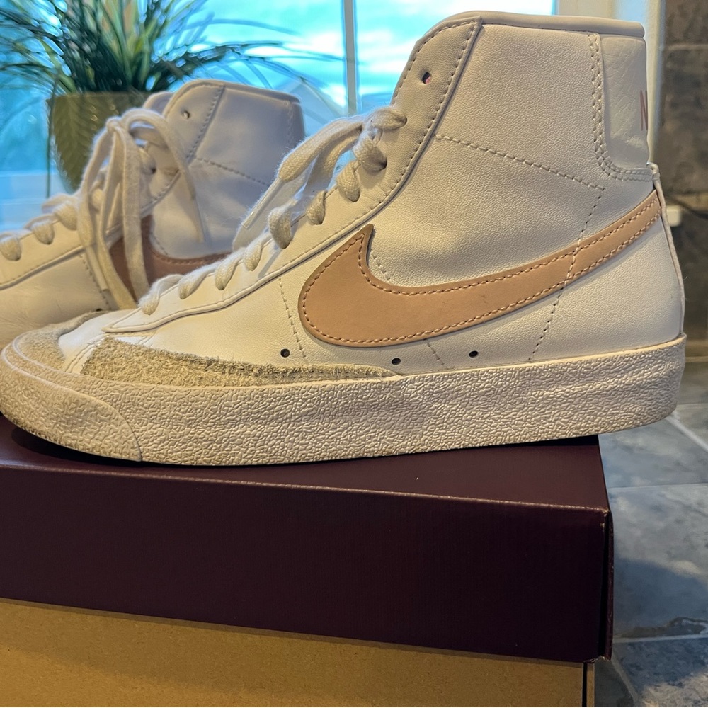 Women’s Nike blazers Mid ‘77 Vintage white Pink Oxford